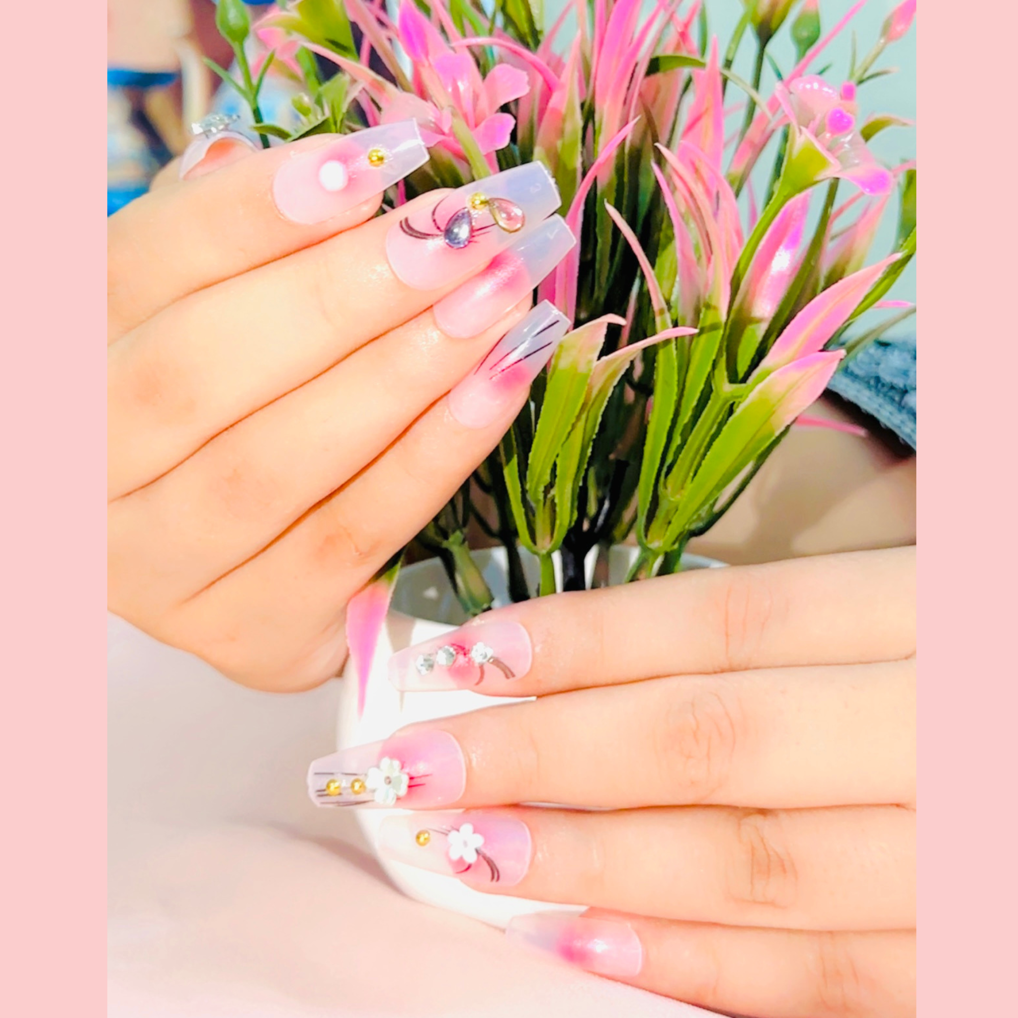 “12-Piece Hand-Painted Press-On Nails